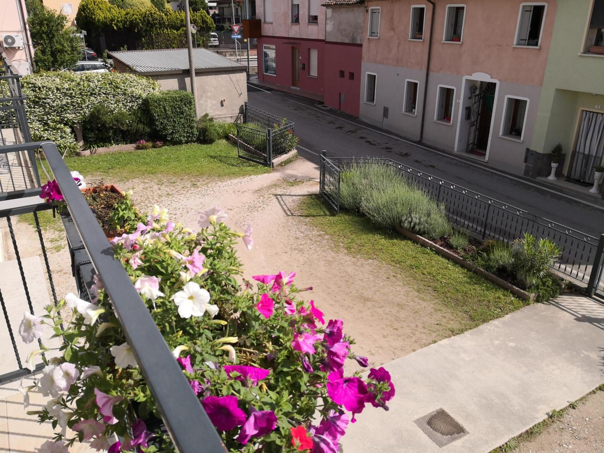 Appartamento Da Guido Borso del Grappa Exteriör bild